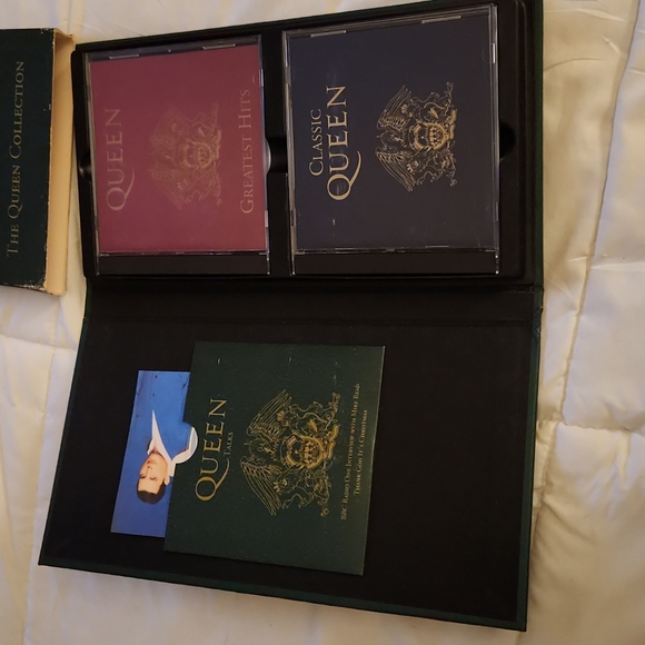 Queen The Queen Collection. Like New - Picture 3 of 4